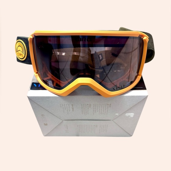 GIRO REVOLT SKI GOOGLES WITH BONUS VIVID LENS 2025 - Picture 5 of 8